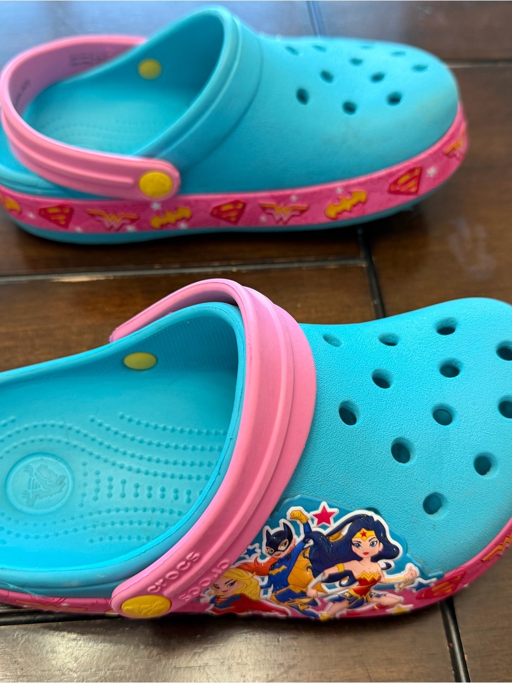 DC Comics Crocs Blue and Pink Wonder Woman Size J 2.